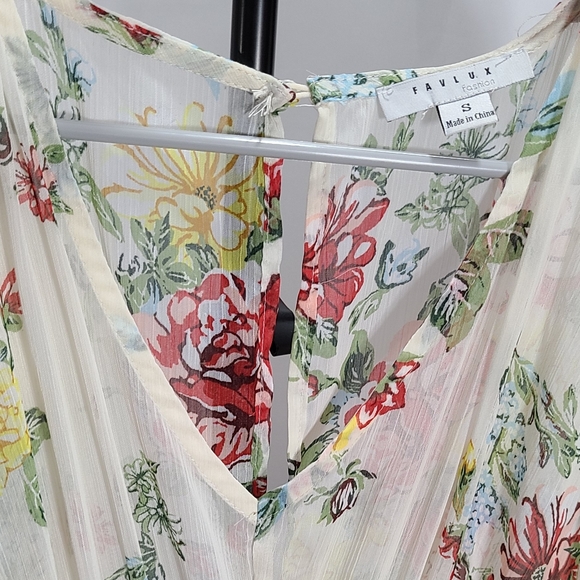 FLORAL CHARM MAXI DRESS - Picture 9 of 11